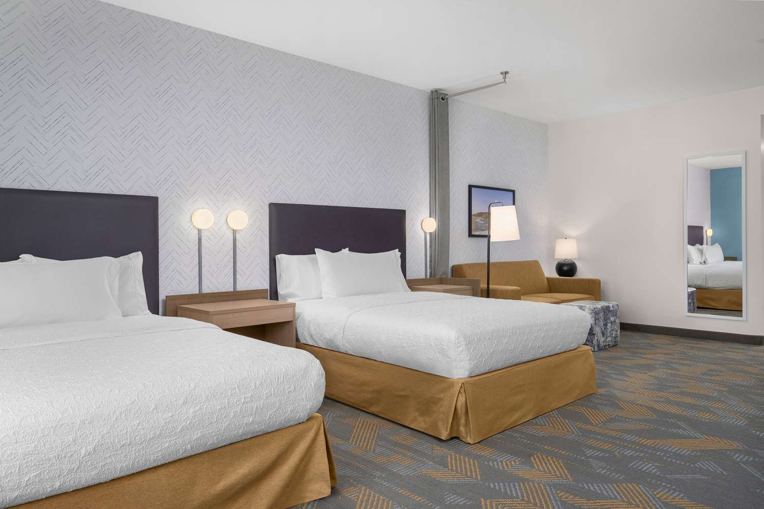 جناح استوديو بسرير كوين لذوي الإعاقة