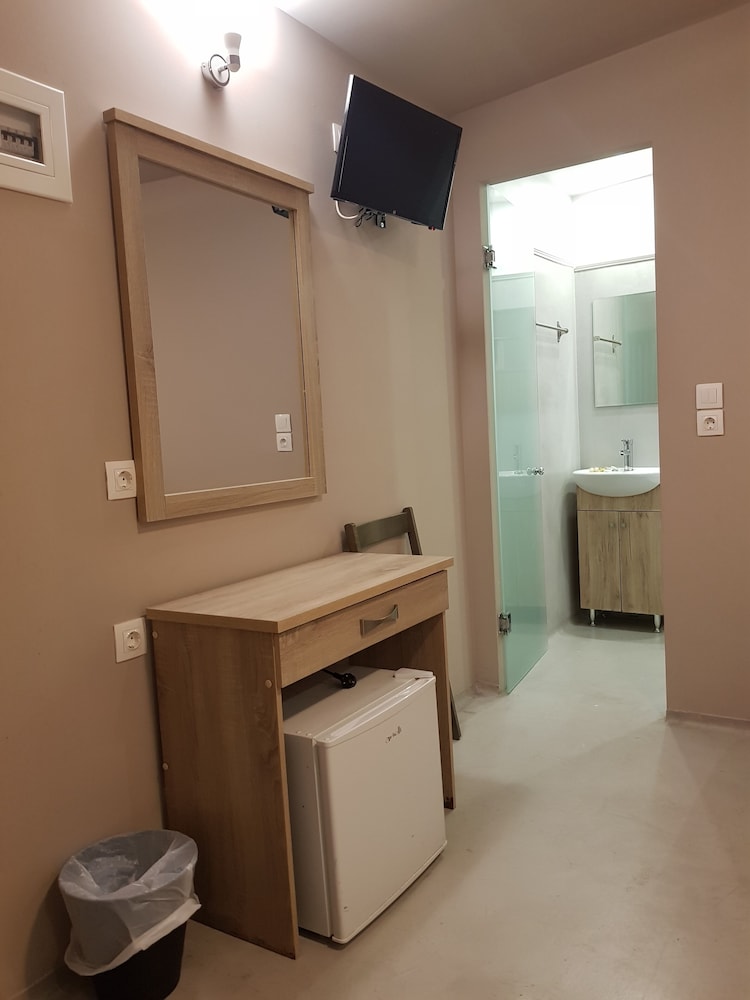 Lux Hotel 7/38