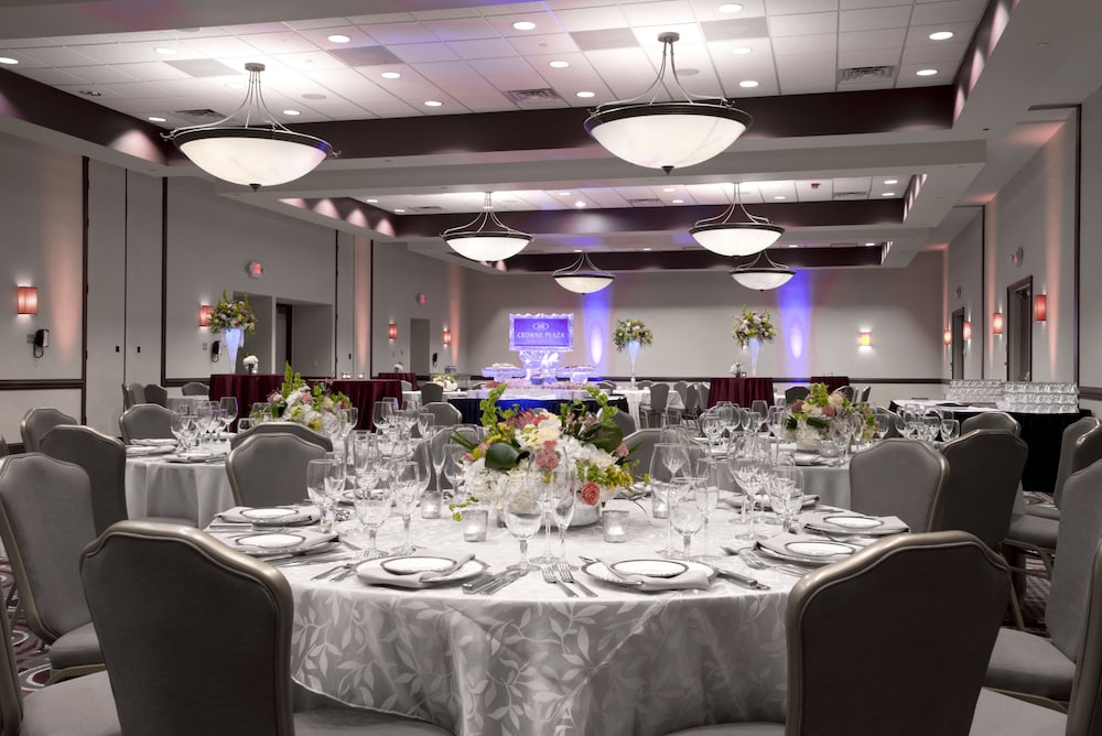 Crowne Plaza Hotel Greenville I 385 Roper Mtn Rd 51/77