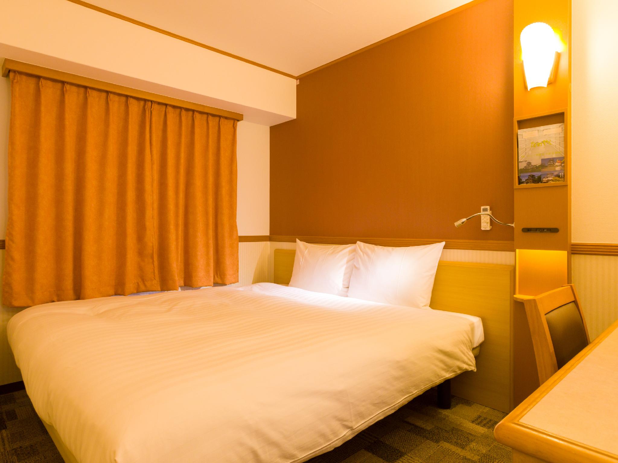 Room, King Bed, Electronic Cigarette Only