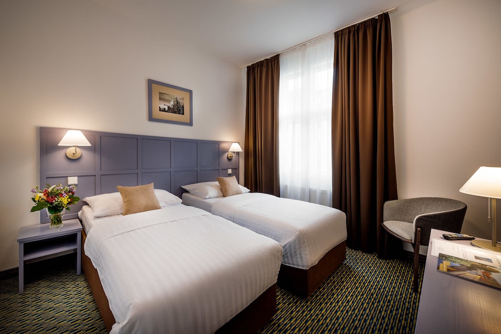 Central Hotel 21/47