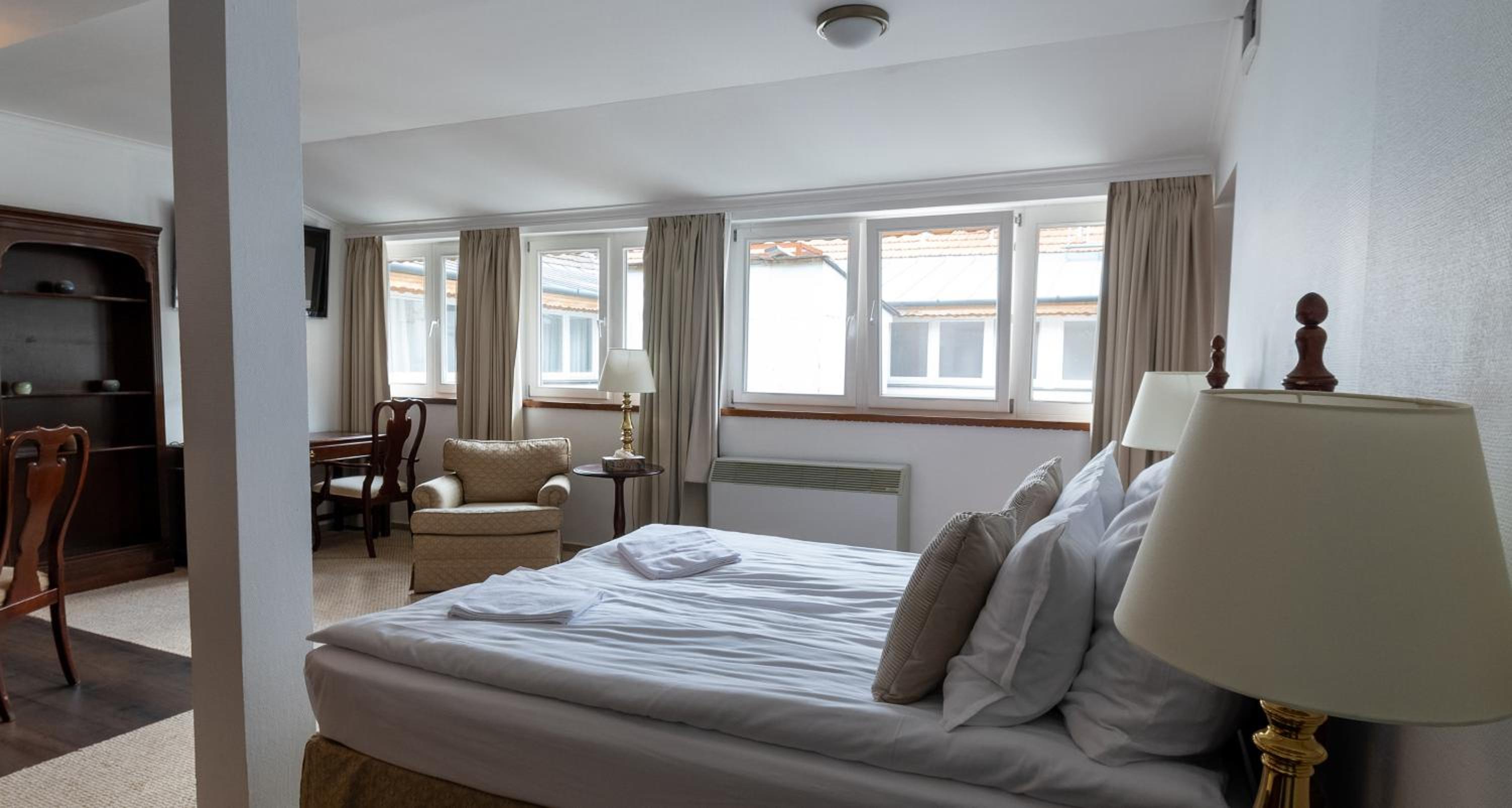 OPERA16 Guestrooms 10/37
