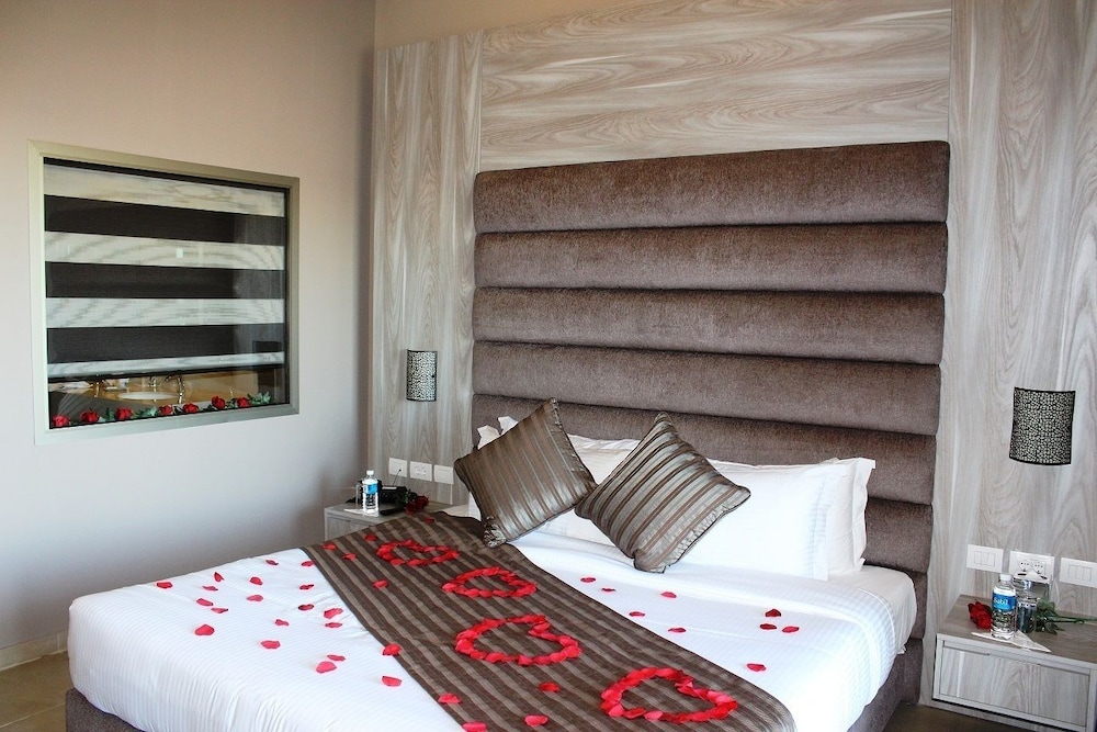 Cherry Blossom Boutique Hotel 25/69