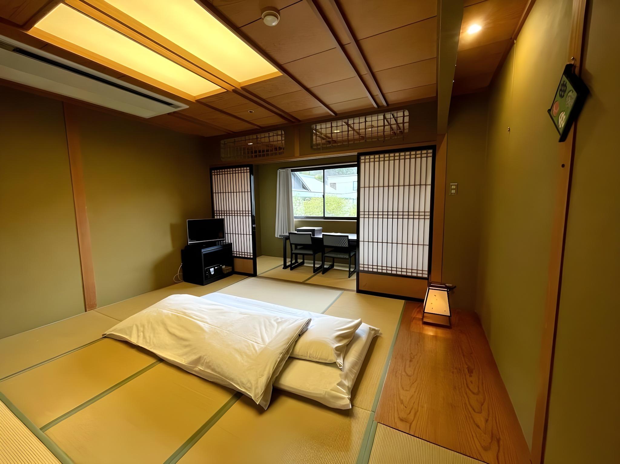 Japanese, 3 Futon Beds, No Bathroom, Tatami