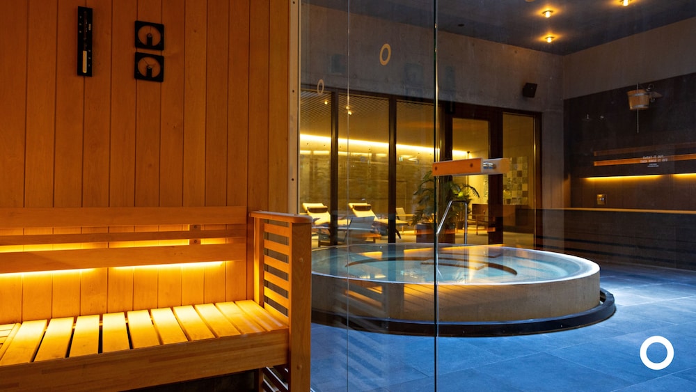 Grandi By Center Hotels 34/67