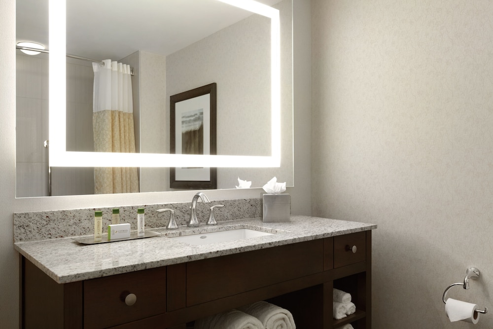 DoubleTree by Hilton Boston Bayside 19/44