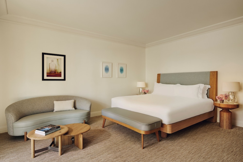 Deluxe, King Bed