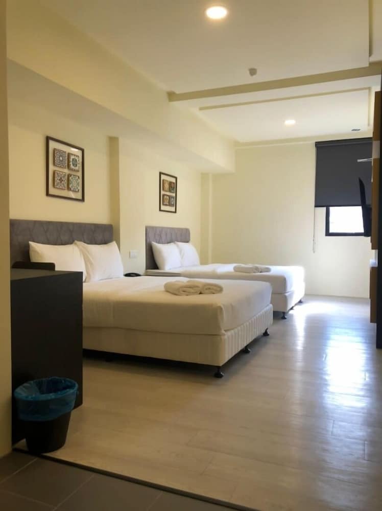 Bishop Hotel Penang 12/50