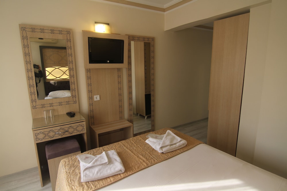 Grand Liza Hotel 17/49