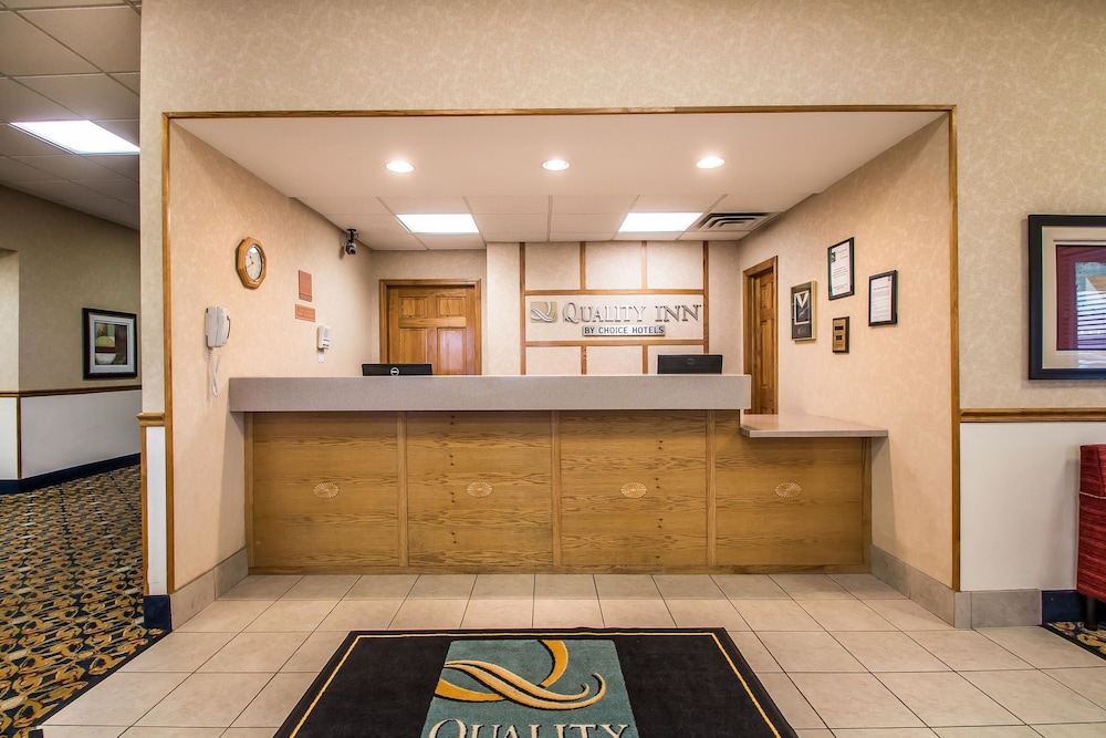 Quality Inn Morris I-80 11/45