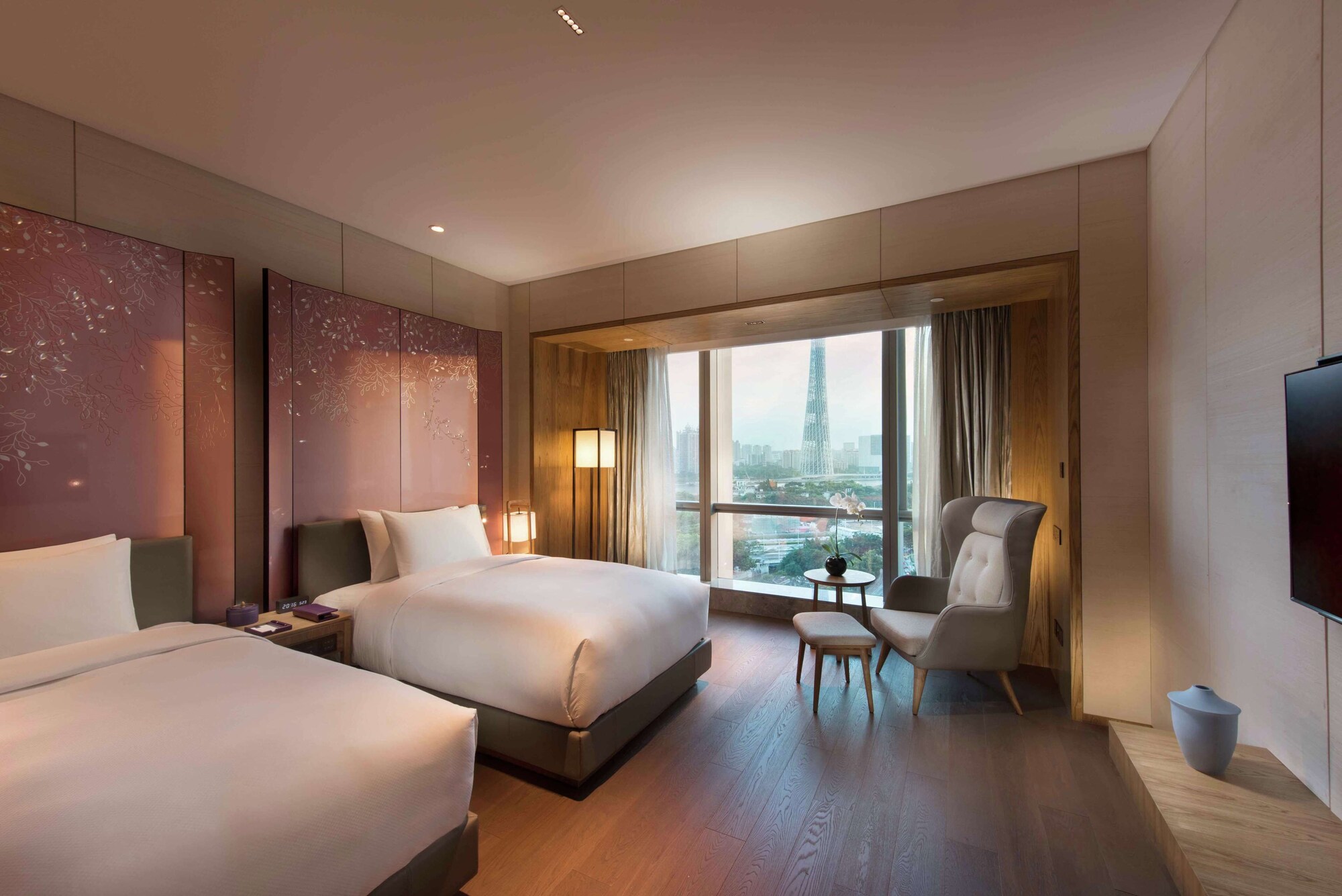 EXECUTIVE, SUITE, TWIN BEDS, RIVER AND TOWER VIEW