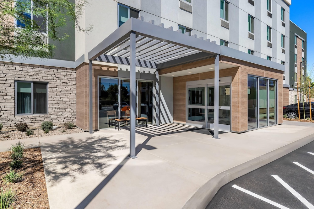 Everhome Suites San Bernardino - Loma Linda 49/59