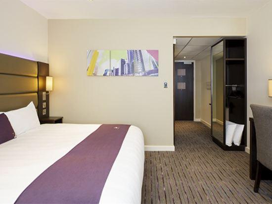 Premier Inn Bagshot 6/18
