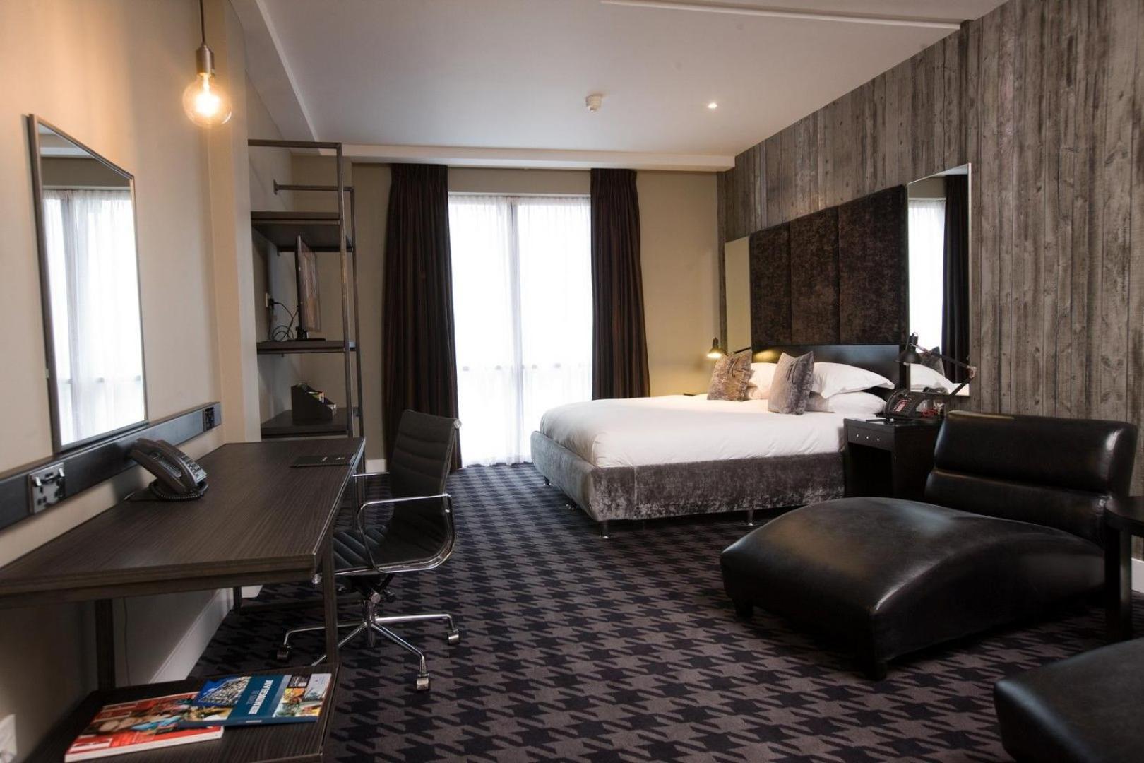 CLUB, DELUXE, DOUBLE BED
