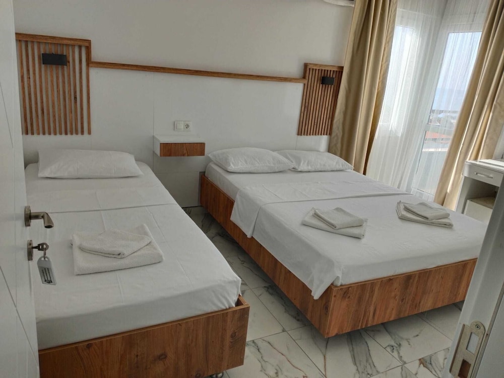 CLASSIC, DOUBLE BED, CITY VIEW