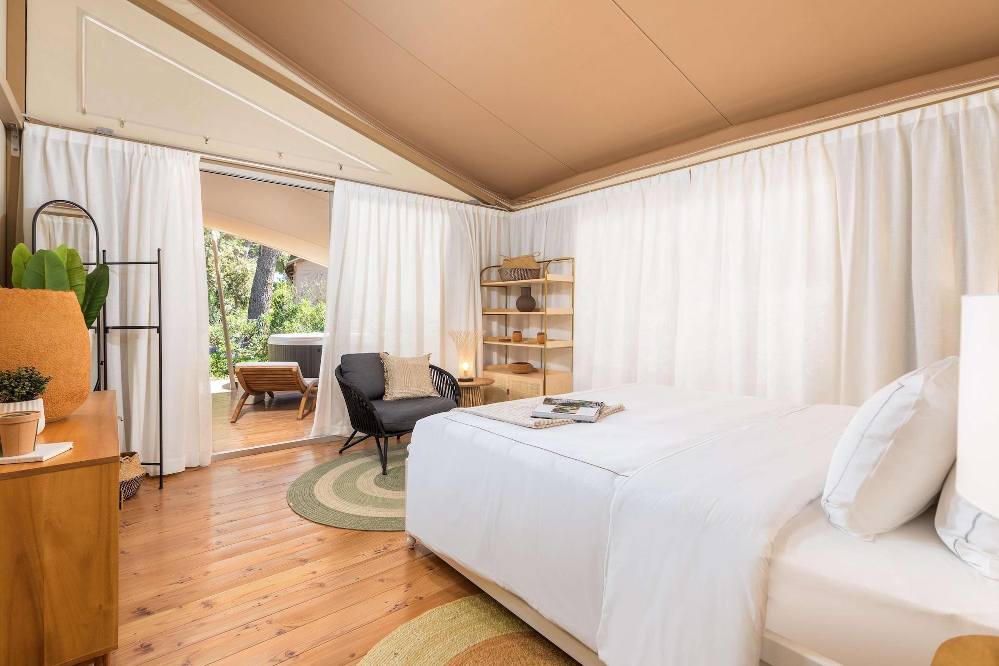 Grand, Escape, Luxury, Suite