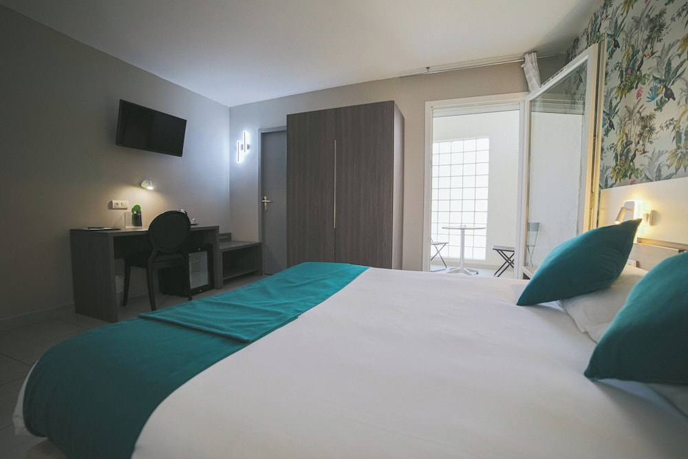 Hotel Holidays and Work 16/44