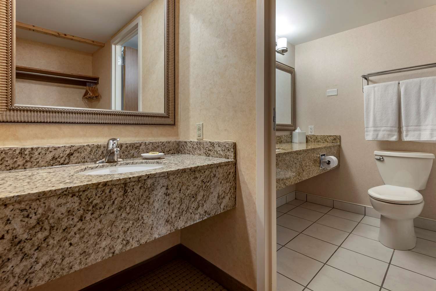 Best Western Plus Oswego Hotel And Conference Center 24/24