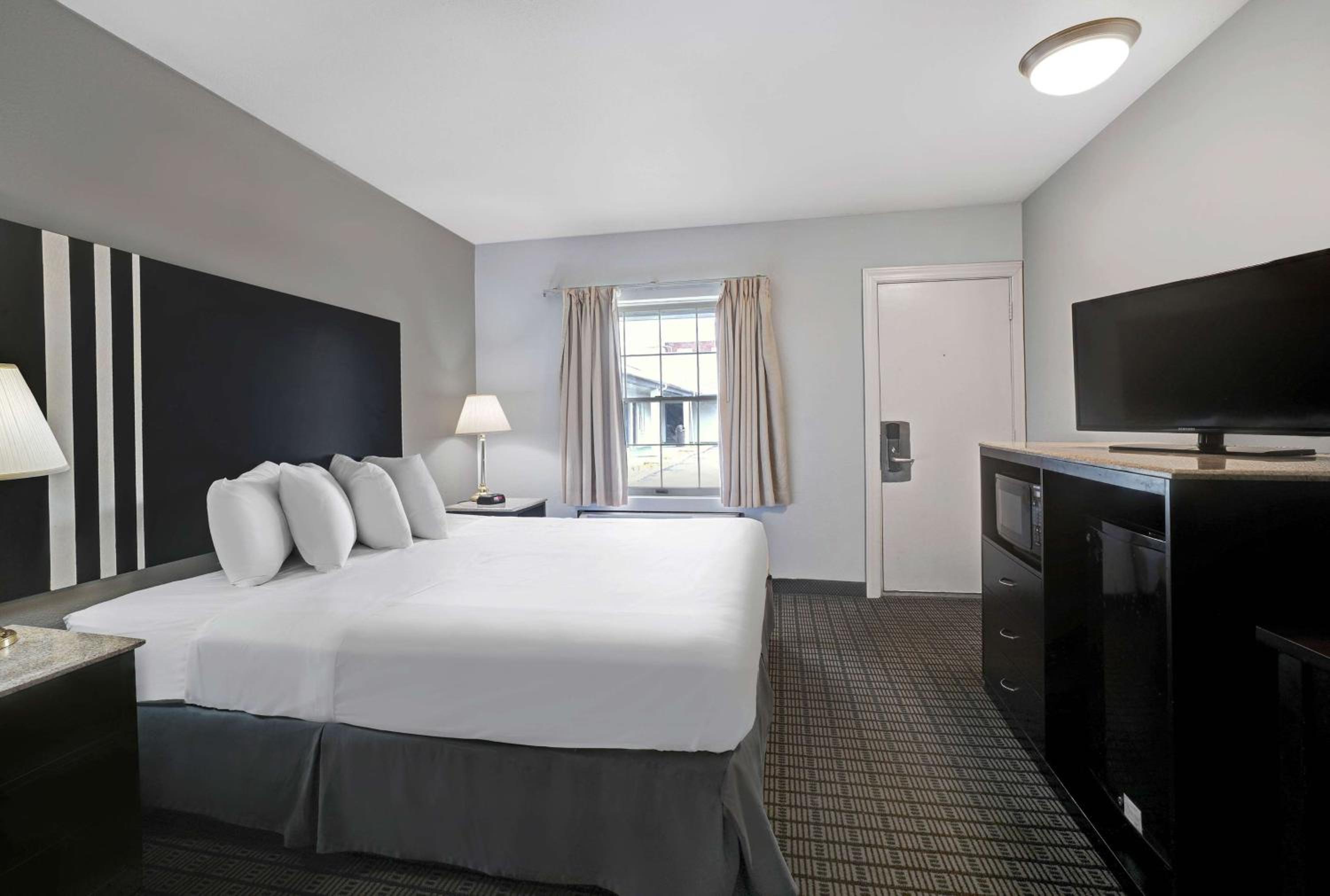 Guest Room, Double or Twin Bed