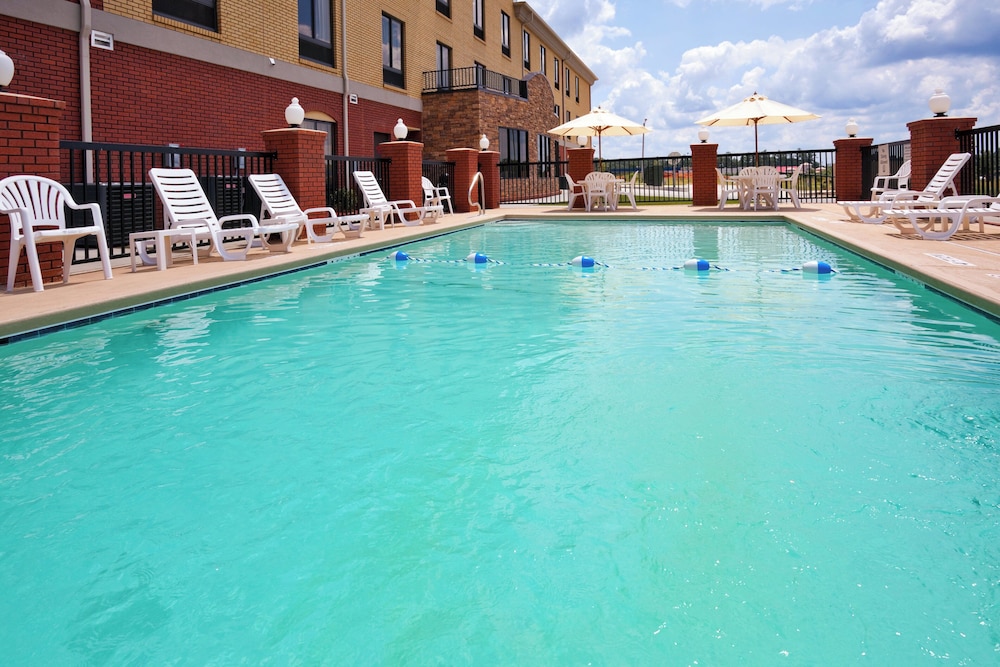 Holiday Inn Express Hotel and Suites Greenville 59/64