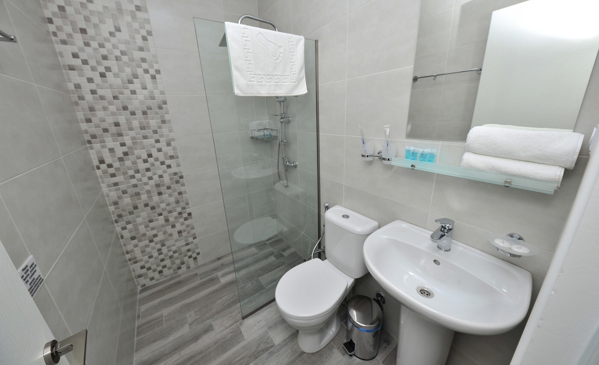 غرفة قياسية بسرير مزدوج، Boho Tiflis Hotel 2/2