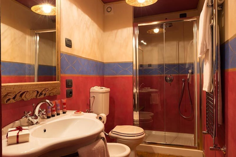 Castello Di Pontebosio Luxury Resort 45/50