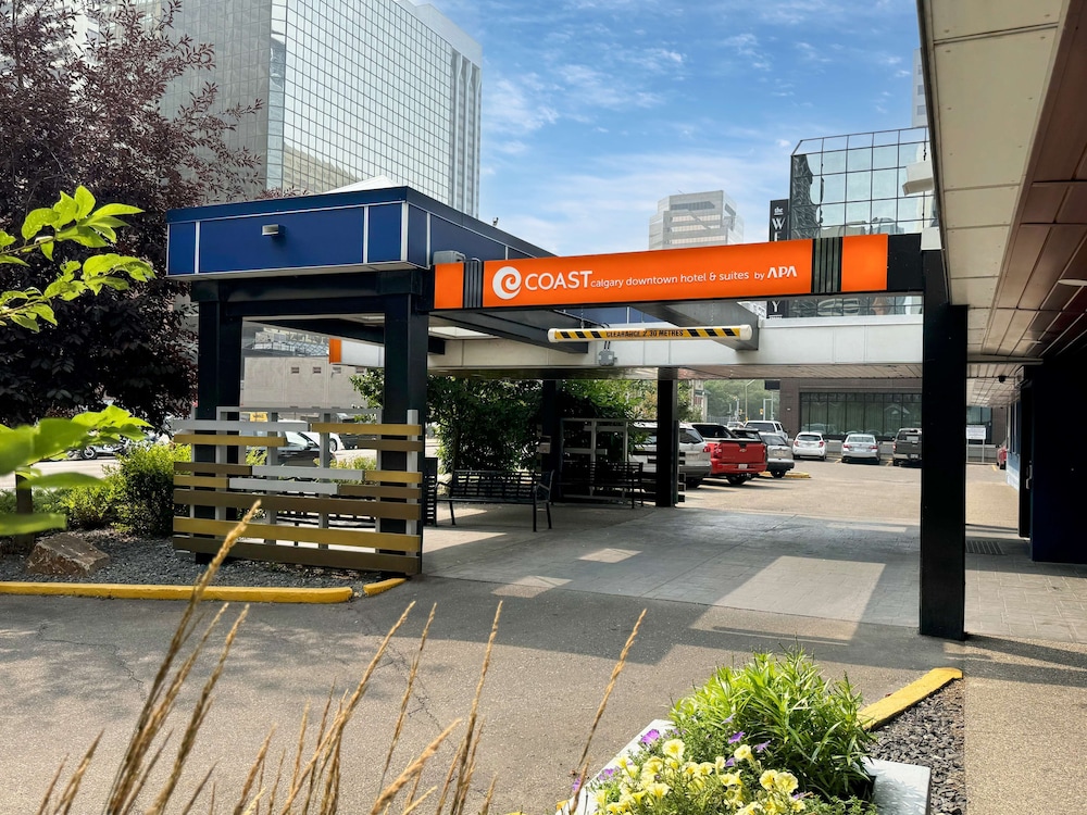 Coast Calgary Downtown Hotel and Suites by APA 56/61