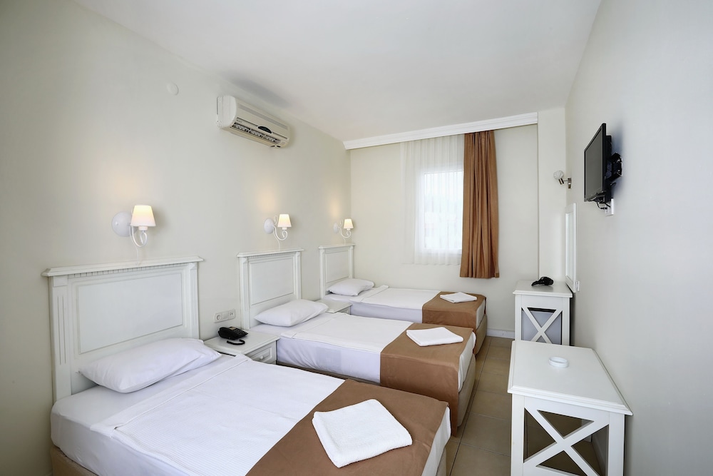 Summer Garden Suites And Beach Hotel 21/59