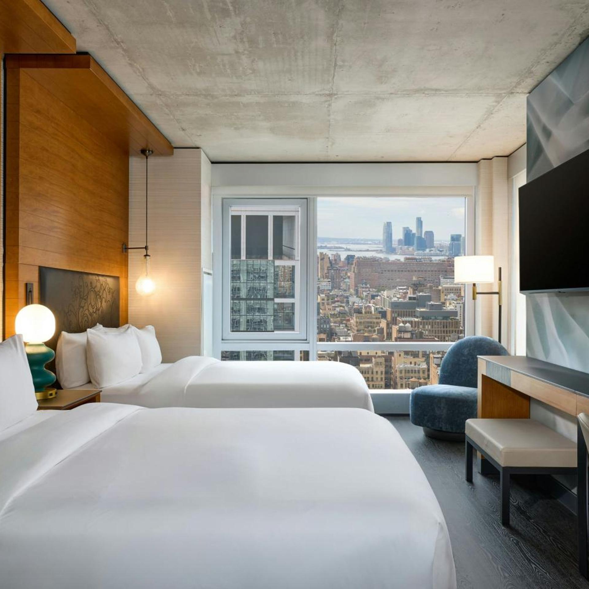 Room, Queen Bed, Skyline View