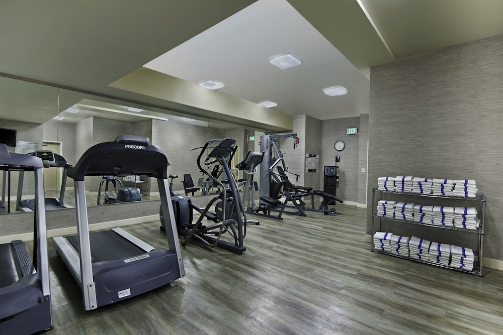 Oxford Suites Silverdale 27/59