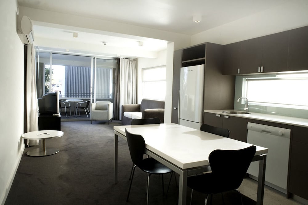Cosmopolitan Hotel and Apartments 55/65