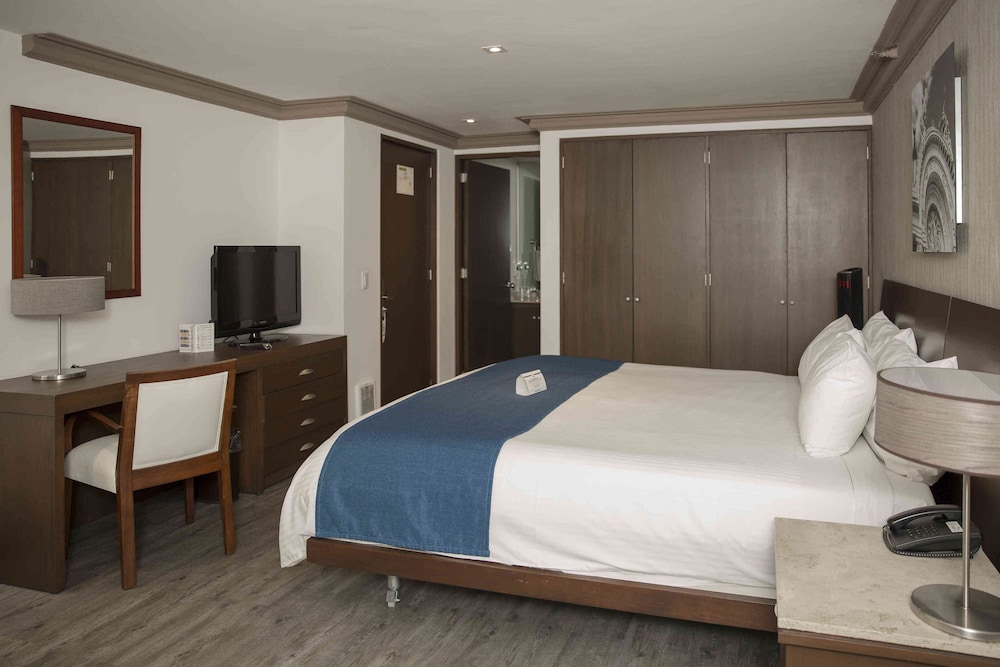 SUITES OBELISK 18/65