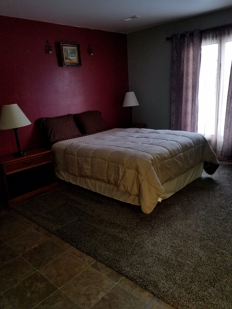 Dakota Rose Inn 6/35