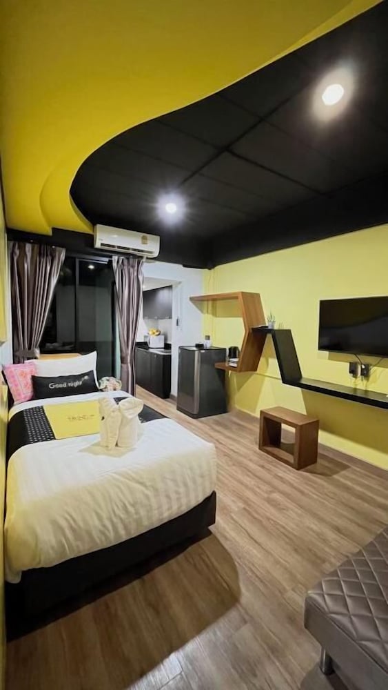 GRAND, HEALING, WATER, SUITE, KING BED