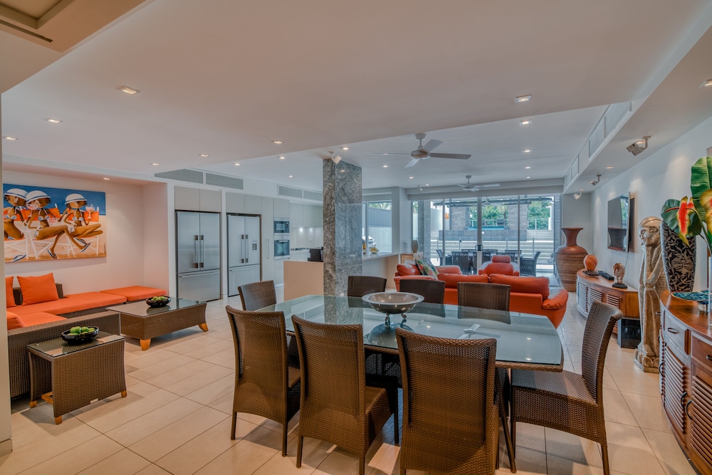 Coconut Grove Port Douglas 36/50
