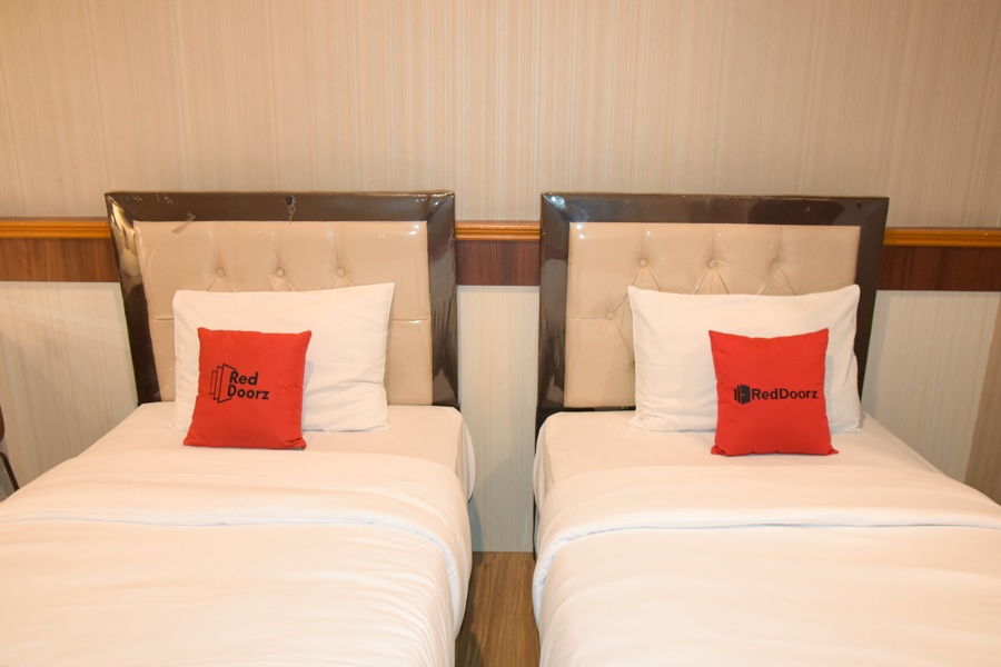 RedDoorz Plus near Universitas Sumatera Utara (RedDoorz - Natio Hotel) 12/21