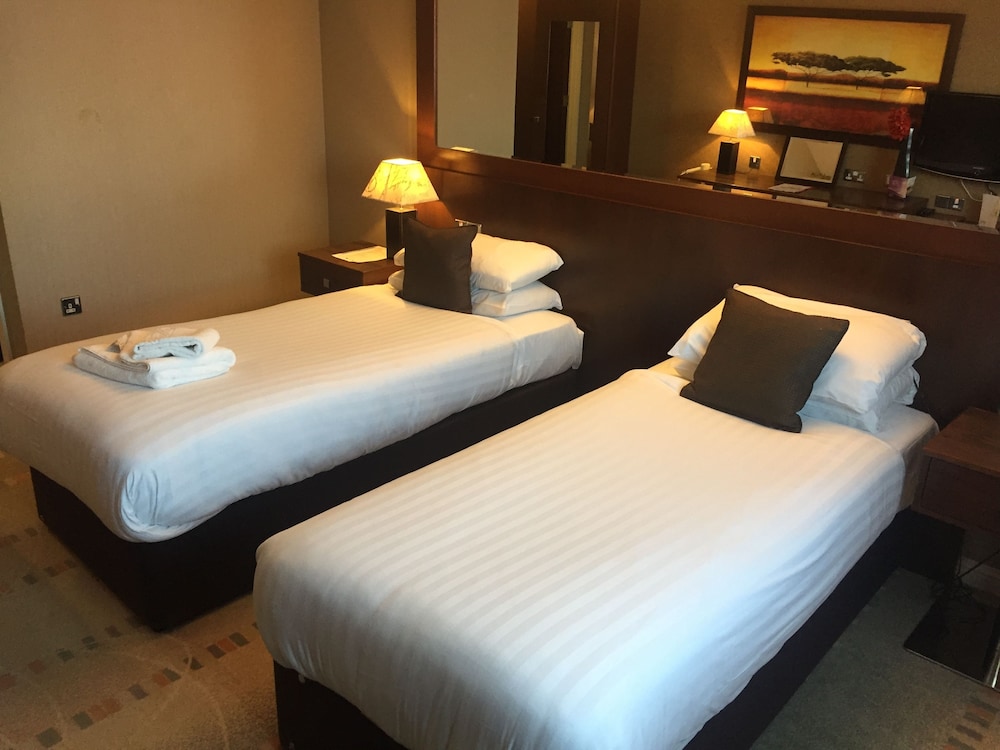 ALONA HOTEL 17/65