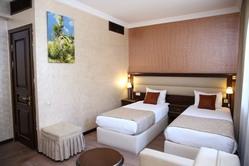 STANDARD, DOUBLE OR TWIN BED