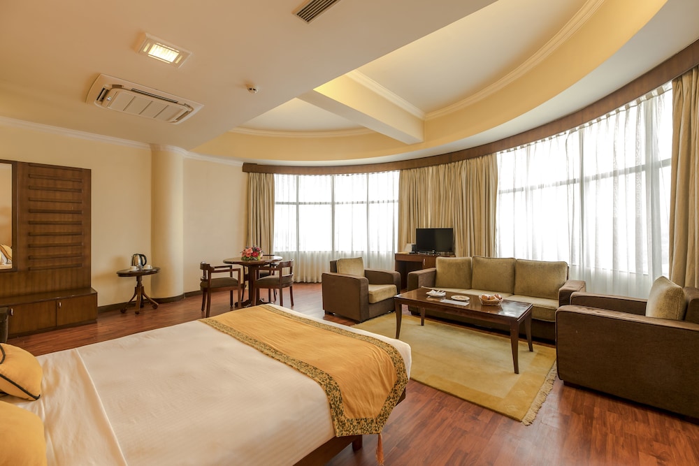 SUMMIT RESIDENCY AIRPORT HOTEL 17/48