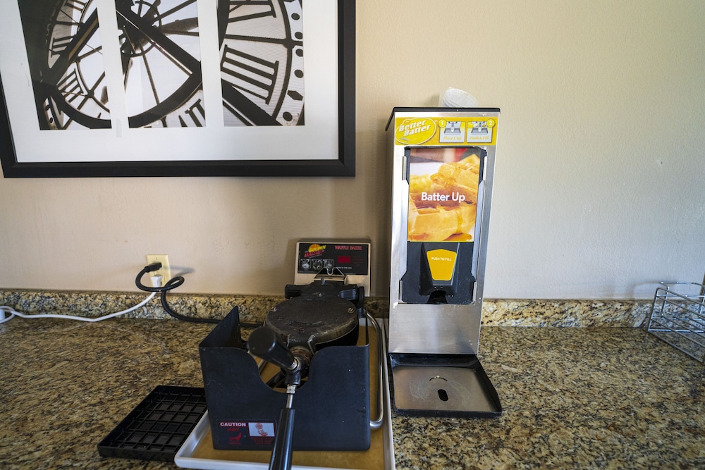 Quality Inn & Suites Monroeville South 6/26