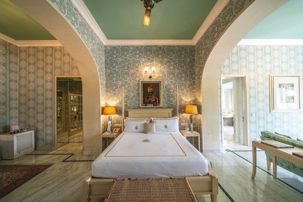 ELIZABETH, SUITE, QUEEN BED