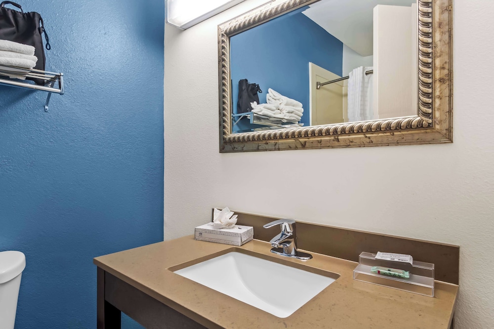 Sonesta Essential IAH Airport JFK Boulevard 51/53