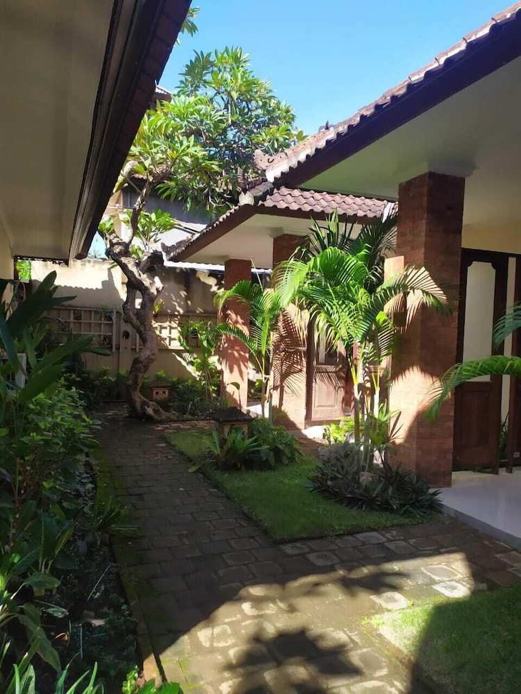 Mina Pelasa Hotel and Resto 53/61