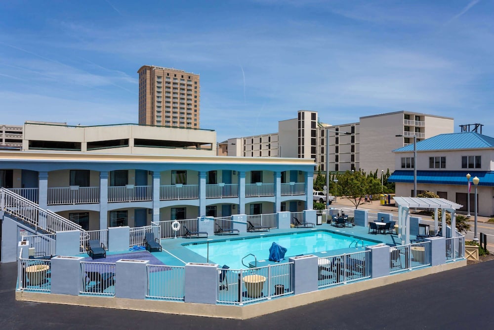 Ramada By Wyndham Virginia Beach 3/37
