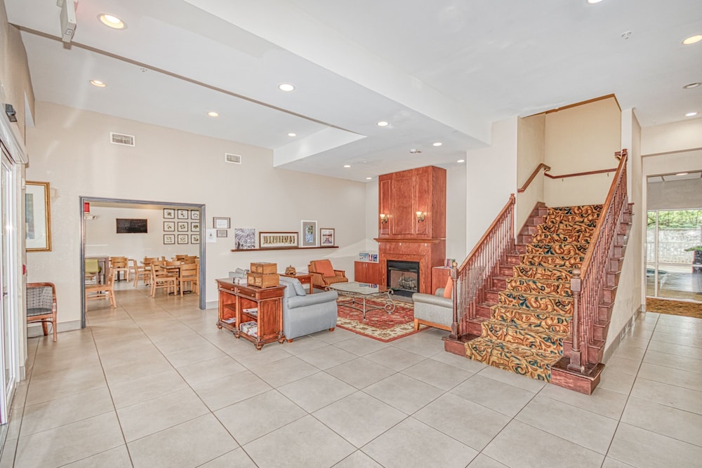 Country Inn and Suites by Radisson Tallahassee University Area FL 22/31