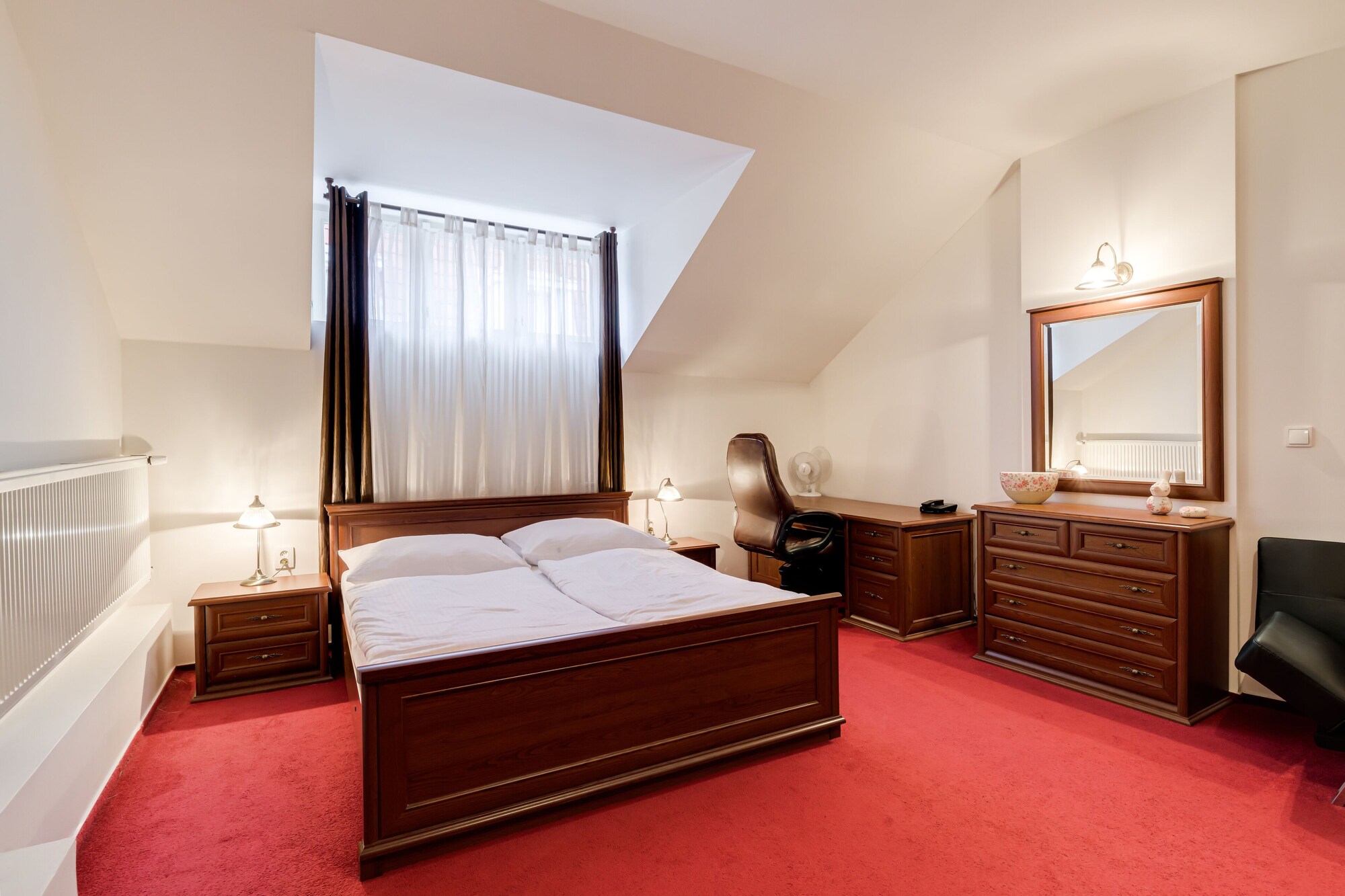 EXECUTIVE, DOUBLE BED