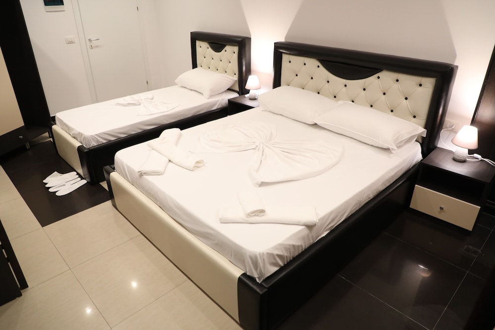 Hotel Aglon 17/50