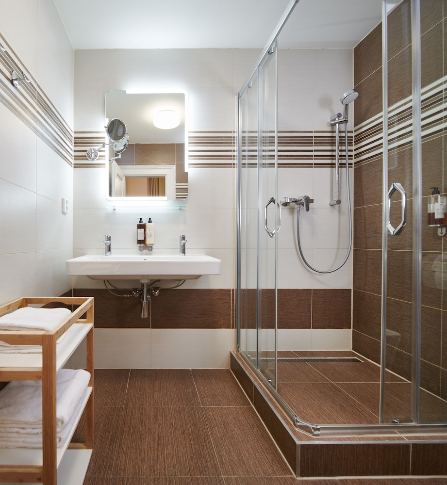 City Nest Apartments by Adrez Living 48/49