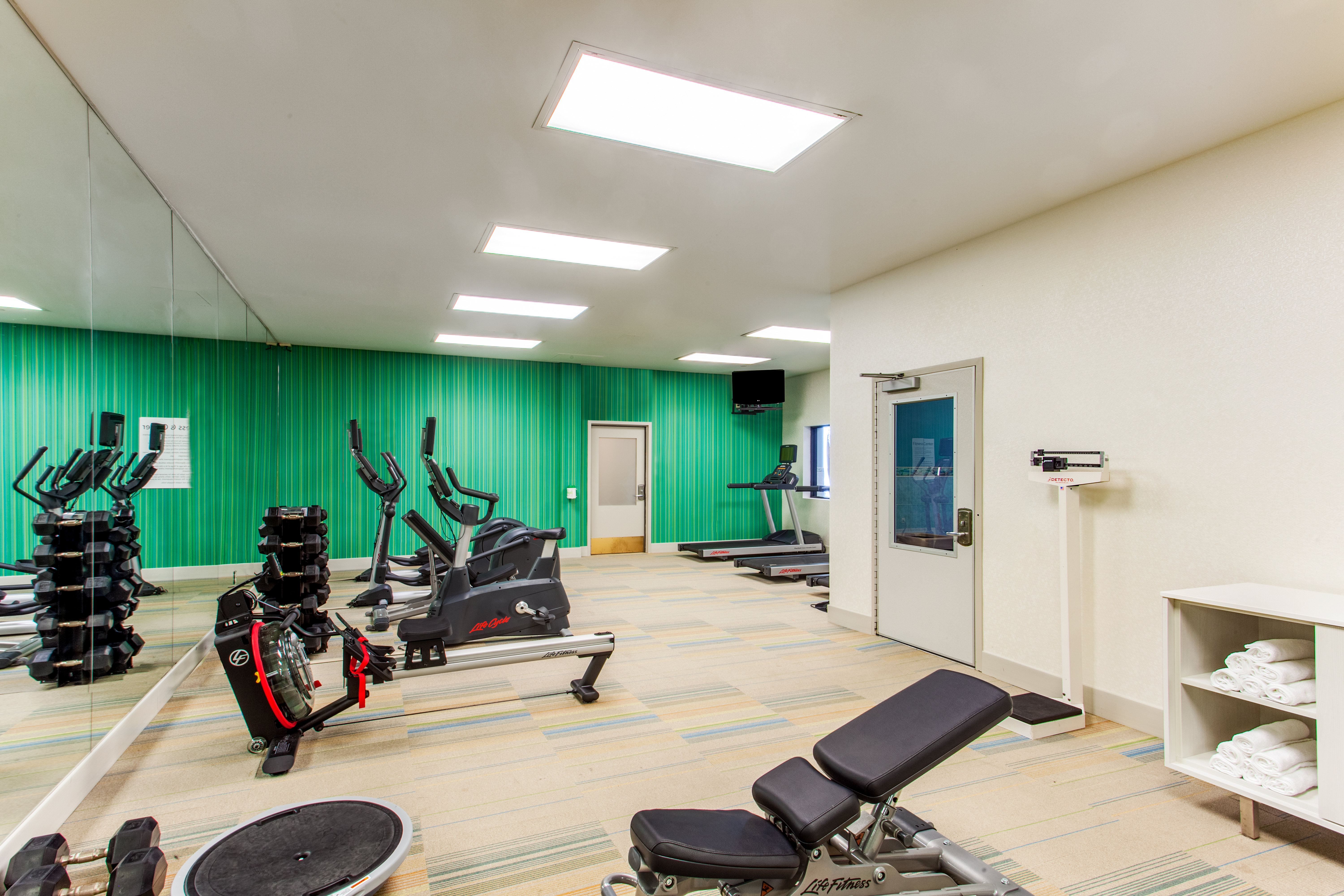 Holiday Inn Express Hauppauge-Long Island 39/66