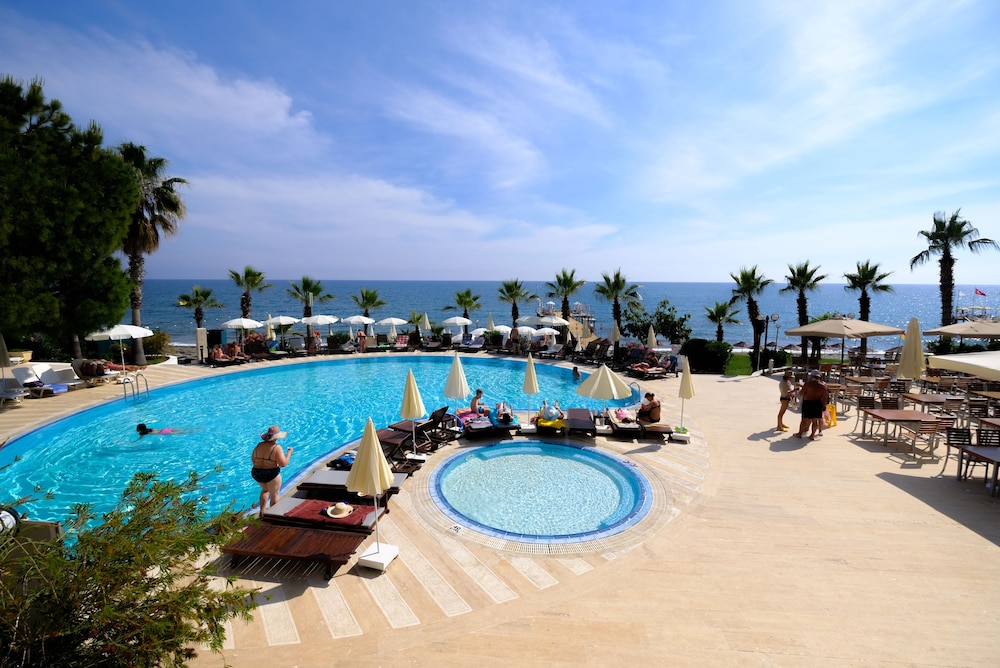 Anitas Beach Hotel 27/32